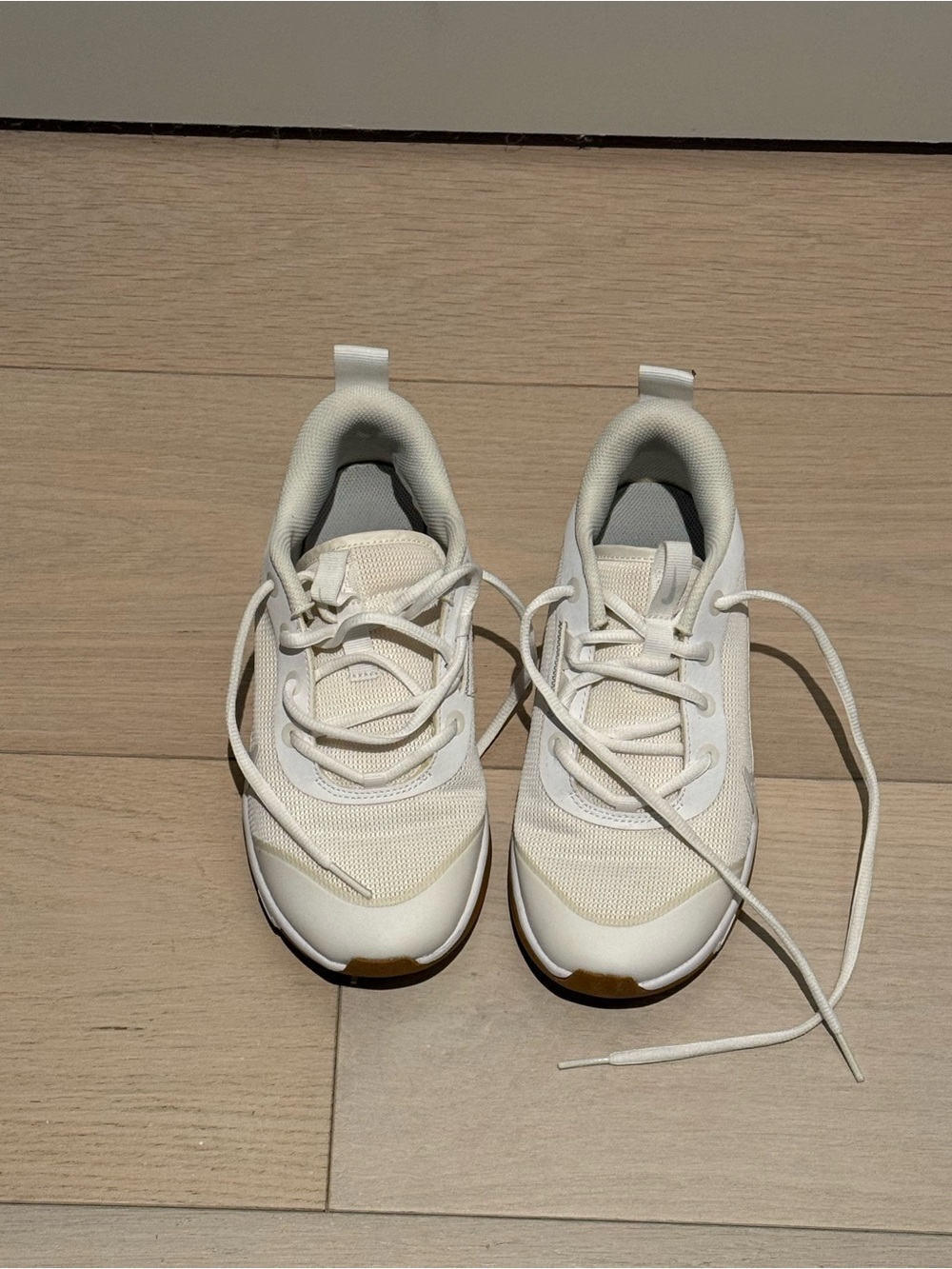 Nike Omni Multi-Court White Gum - Size 4Y